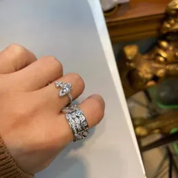 Western Queen Zircon Parlak Satürn Yüzük Lüks Üst düzey Tasarım Bakır Altın Kaplama INS STYLE DÜĞÜN ÇİFT KUFF YÜZÜK BAYRAK TASARIMI KEWELRY VN-135