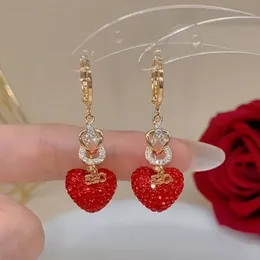 Delicato orecchino a cuore rosso Eardrop in metallo con borchia in oro geometrico donne famose 925 argento cristallo strass perla orecchino festa di nozze gioielli senza lettere