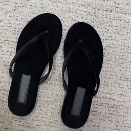 Tasarımcı kadife kristal flip flop ayakkabıları ünlü kadınlar lüks siyah peluş elmas kakma sandaletler siyah slingback sahte deri tabanlar düz topuk ayakkabı ünlü marka