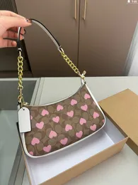Pink Heart Armpit Bag mode Love Women Tote Purse Handväskor Kvinnlig kedja Topphandtag Messenger Väskor gåva