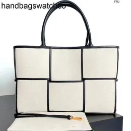 Bottegvenetas Arco Tote Bag Mens Top Handle Clutch Luxury Designer Cross Body Handbag Fashes Pures sungine Leather Weave Shoppe