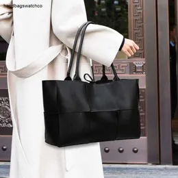 Большая женская сумка-тоут Bottegvenetas Arco, новинка 2024 года, корейская версия, текстурированная сумка через плечо, тканая ручная работа, оптовая продажа