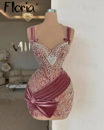 Vestidos de festa rosa cintas de espaguete frisado curto baile para mulheres mini pérolas ilusão cocktail vestido aniversário vestidos de noche
