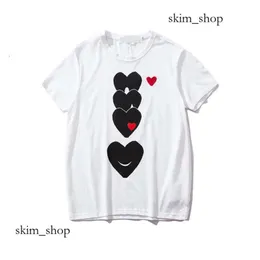 Spela Herr Summer T-shirts CDGS T-shirt Kort ärm Womens des Badge Garcons broderi Heart Red Luxury High Quality 862