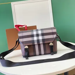 남성용 고급 디자이너 크로스 바디 백 숯 체크 체크 이탈리아 경관 가죽으로 다듬어진 최고 품질의 숄더 가방