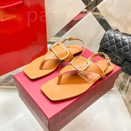 Kvinnor äkta läder sandaler designer kvinnor flip flops strand sandaler sandal klänningskor pumpar färg dam bröllop med låda