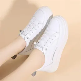 Scarpe casual Altezza Naso tondo Scarpe da ginnastica fucsia Vulcanize Stivali da donna Tendenze 2024 Gite sportive Fornitori Luxe