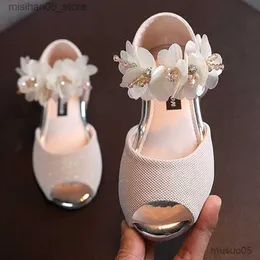 Sandaler Sandaler Girls Rhinestone Flower Shoes Low Heel Flower Wedding Party Dress Pump Shoes Princess Shoes For Kids Toddler Q240328