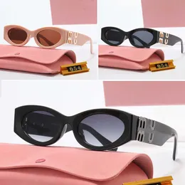 Мужские дизайнерские солнцезащитные очки для женщин 2023 Оттенки модные Классические женские солнцезащитные очки для очков для женщин на открытом воздухе 12 разных цветов Дополнительные солнцезащитные очки Gafas дизайнерские роскошные