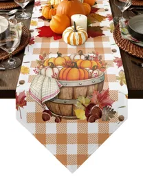 أوراق الخريف المتساقطة اليقطين طاولة الطعام عداء الزفاف ديكور ديكور ديكور لزينة عيد الميلاد 240325