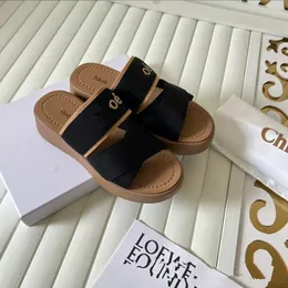 En kaliteli platform sandal terlik düz tıkanma katırları lüks tasarımcı kaydırıcılar bayan erkekler hediye moda odunsu yaz gündelik siyah beyaz slayt plaj tuval terlik