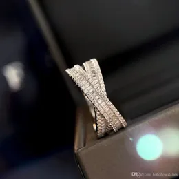 Lüks Tasarımcı Takı Kadın Yüzük Yan taşlarla 925 STERLING Gümüş 18K Altın Kaplama Nişan Yüzüğü Bague Dame Marka Elmas 209Q