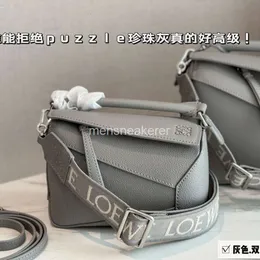 Loe Style Bag High Geometric French 2024 Gray Bags Cross Puzzle utgående pannband Ins Designer Classic Layer Cowhide Shoulder URQ8