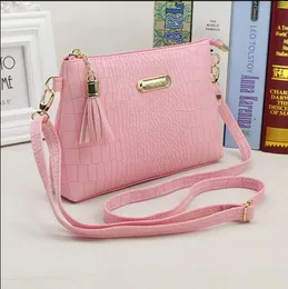 Kadınlar için lüks saçak crossbody çanta PU deri timsah desen omuz çantası kadınlar için yeni küçük haberci çanta