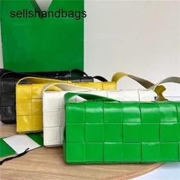 Crossbody Bag Cassettes Bottegvenetas äkta läder 7a Intreciato handväska kvinnor berömda 27 cm designer mode intrecciato na