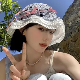 Berets koreańska wersja wydrążona ręcznie tkanina Bow Bucket Hat Kat Women Summer Outdoor Travel Big Brim Lace Sweet Edge Sun Caps