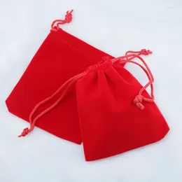 Torebki biżuterii 50pcs/działka czerwone aksamitne torby 7x9cm mała torba torebki faworyj