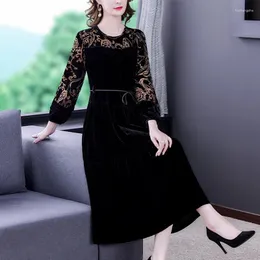 Casual Dresses Velvet Gold Autumn and Winter Base 2024 Långärmad siden Flocking Burning Flower Fashion Wide Wife Loose Large Size Dress