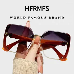 Óculos de sol Top Designer Um par projetado especificamente para mulheres são ideais para uso diário em desfiles de moda e