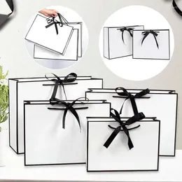 Envoltório de presente 5 pcs shopping portátil saco de papel bolsa branco arco fita presentes sacos de embalagem roupas caixas de embalagem de jóias para casamento