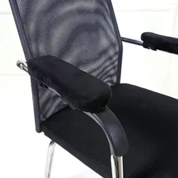 의자는 탄성 스트랩 팔꿈치 지지대가있는 팔걸이 패드를 덮고 있습니다.