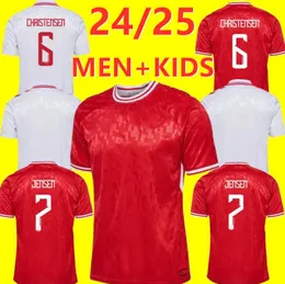 24/25デンマークサッカージャージエリクセンホームレッドアウェイWhi3.te 2024/2025 Hojbjerg Christensen Skov Olsen Braithwaite Dolberg Kids Kit Football Shirds Jersey 888