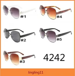 Nya solglasögon modeglasögon män och kvinnor par Europa och USA: s stora ram solglasögon 4242 Färg 5 Kvalitet A +++ MOQ = 10