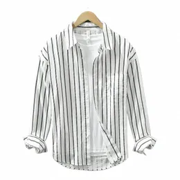 2023 Spring Spring New White Striped Shirts 남성 캐주얼 LG 슬리브 코트 탑 남성 턴 다운 칼라 엉덩이 업 셔츠 S02Q#