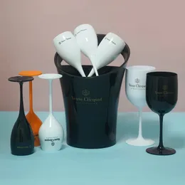 Veuve Clicquot Yuvarlak Buz Şarabı Taşınabilir Plastik Çelik Şampanya Kovası Yalıtımlı El Viski 240315