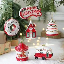 クリスマスカラーの形をしたボールクリスマスツリー装飾ペンダントクリスマスギフトバッグカーハウススノーマンガーマンペンダント