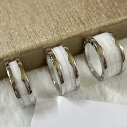 Marka Moda Lüks Takı Klasik Yüzük Kadınlar Charm Ring Yüksek Kaliteli Tasarımcı Yüzük 18K Altın Yüzük Titanyum Çelik Kadın Düğün Takı