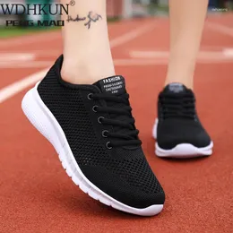 Fitness ayakkabıları 2024 spor ayakkabı kadınlar düzgün bayanlar kadın dantel up ağ ışık nefes alabilen kadın zapatillas de deporte para mujer