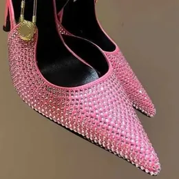 Mody kobiety patentowe skórzane buty na wysokich obcasach seksowne spiczaste palce metalowe klamry sztyletowe sandały Lady Pink Rhinestone płytkie pompy