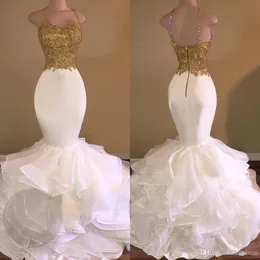 Sexy Meerjungfrau-Abschlussballkleider in Weiß und Gold, Spaghettiträger, Applikationen, Spitze, Rüschen, Organza, rückenfrei, langes afrikanisches Abschlussballkleid für Absolventen249t