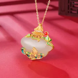 Кольца кластера S925 Серебряная инкрустация Hetian Jade Cheongsam Подвеска Fish Yuelong Дизайн Ожерелье для женщин