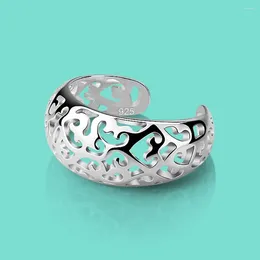 Cluster-Ringe Ethnischer Stil 925 Sterling Silber für Frauen Vintage aushöhlen Muster Kleines Herz Geometrischer Ring Mode Party Schmuck