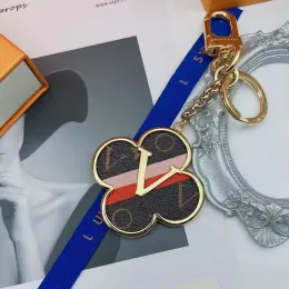 Tasarımcı Anahtarlık Kadınlar için Gold Suower Anahtarları Eşleşen Araba Kolye Kerection Moda Marka Mektupları Anahtar Zincir Kişiselleştirilmiş Yaratıcı Kutu -7