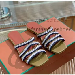Loro pianaa designer lp piano flip luts encantos de palha chinelos de lençóis femininos flags de sandália slides de plataforma sandálias de praia slide sapatos de deslizamento