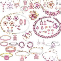 Bracciale Collana Set 2023 Orecchini originali in acciaio inossidabile Ldyllia Gioielli da donna in cristallo di zircone rosa con logo Consegna a goccia Dhxeh