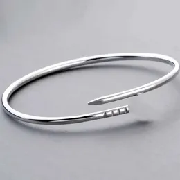 Nuovo braccialetto di design di lusso 3 mm più sottile per unghie Moda polsino unisex Coppia braccialetto Gioielli in acciaio dorato Regalo di San Valentino Cz Marchio 2xfx