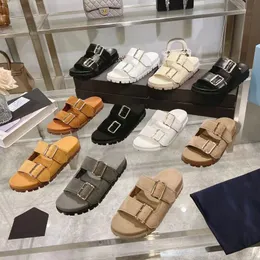 10A Designer p Sandali Scarpe estive da spiaggia calde per pantofole da donna piccolo sandalo in pelle con plateau r donne che indossano la moda estiva aperta migliore qualità Con scatola