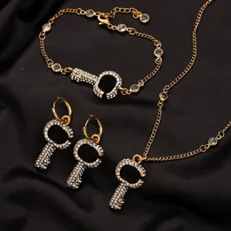 Fashion designer necklace bracelet jewelry set double letter crystal embellished full of diamond key pendant ladies metal chain br273s