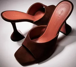 Летняя бренд Amina Muaddi Lupita Mirror Leather Mules Обувь женщин украшенные скольжения на тапочках.