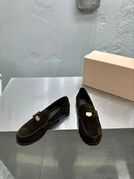 Sapatos de vestido mocassins de moeda de couro genuíno para mulheres com versatilidade de estilo britânico retro e olhar um pé pequeno