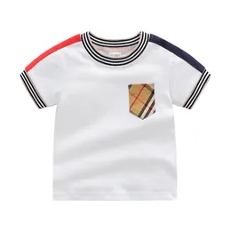 Tasarımcı Küçük Çocuk Ekose Cep Tişörtleri Toddler Boys Stripe Yuvarlak Yuvarlak Kısa Kollu Tees Yaz Çocukları Pamuk Gündelik Üstler Z7394