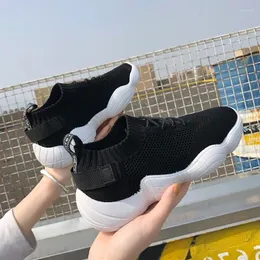 Casual skor kvinnor platt snörning vit kvinnlig andningsbar ljus plattform sneakers höst chaussures femme korglägenheter