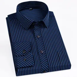 Mens Classic Striped Plaid Långärmad klänningskjorta Single Patch Pocket Formell Business Standardfit Smart Casual Office Shirts 240328