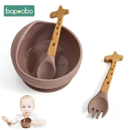 Cups Dishes Utensils 3Pcs/1Set Giraffe Wooden Handle Spoon Tableware Silicone Baby Feeding Bowl Waterproof Non-Slip BPA Free Silicone Dishes for Baby 240329