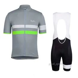 Rapha Team Summer Mountain Rapha Cycle Man Kit de camisa de ciclismo de manga curta respirável de secagem rápida Camisas de equitação masculinas Conjunto de babadores / shorts Rapha Cycle 989
