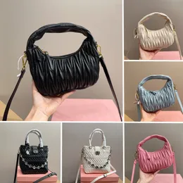 10a kadınlar dolaşan çantalar tasarımcı omuz çantaları deri crossbody çanta moda lüks çanta çantaları yarım ay çantası